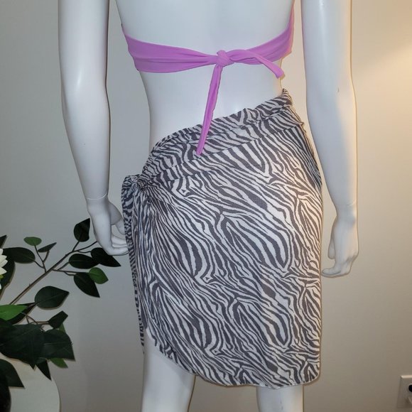 Dippin Daisys Nomad Sarong. White and grey animal print. Size L. NWT - Picture 3 of 6